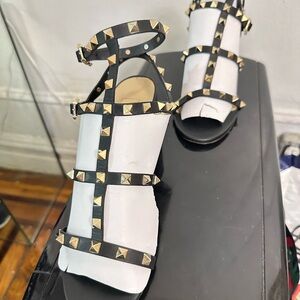 Valentino, Garavan. Ankle strap sandal.